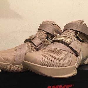 Nike Lebron Soldier 9 Premium